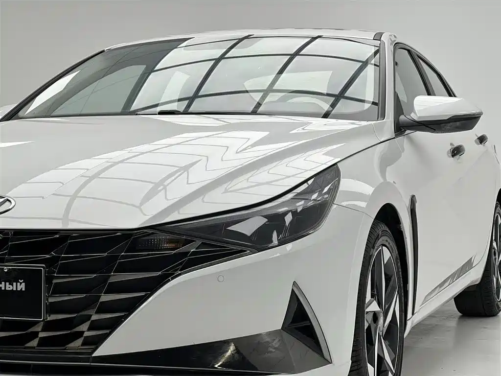 Hyundai Elantra 2022