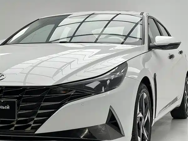 Hyundai Elantra 2022