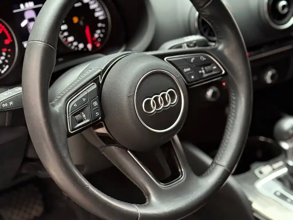 Audi A3 2019 — фото 13