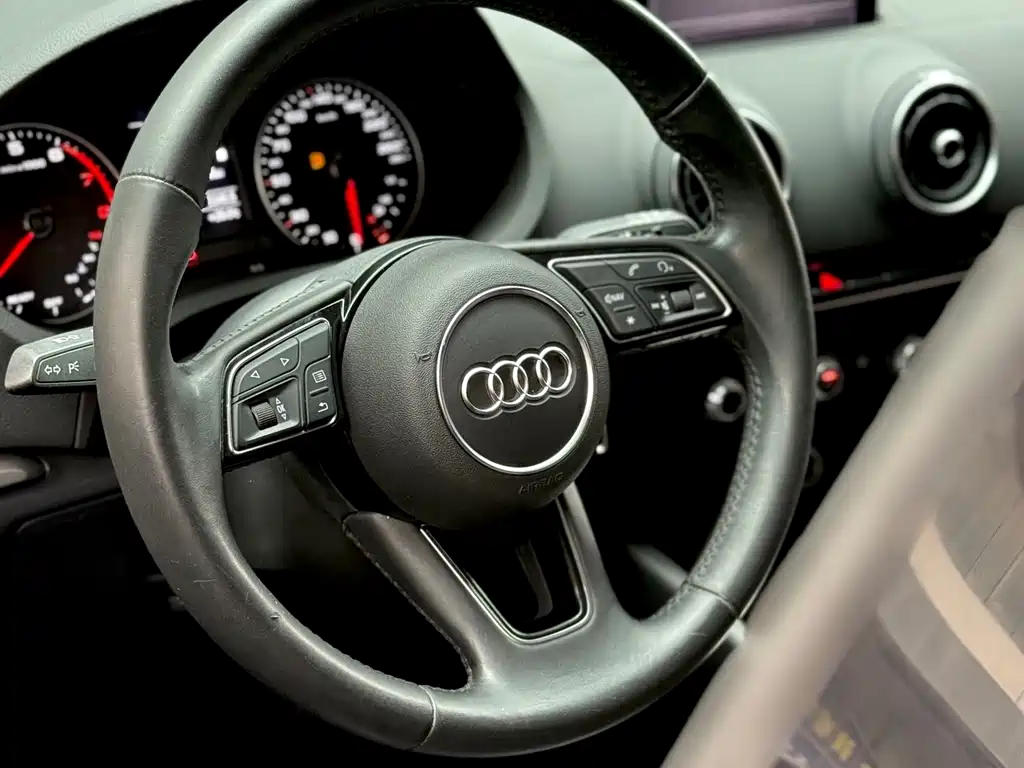 Audi A3 2019 — фото 11