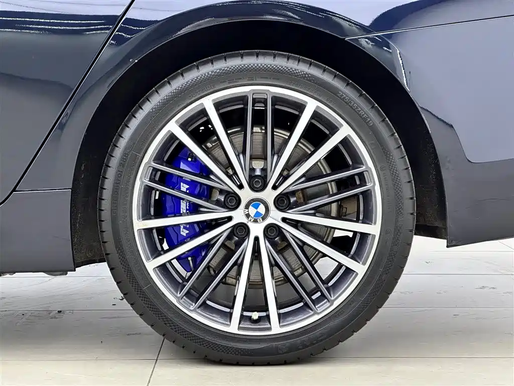 BMW 5 Series 2020 — фото 19