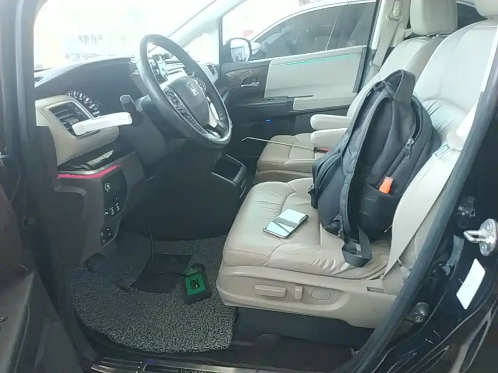 Honda Odyssey 2016 — фото 15