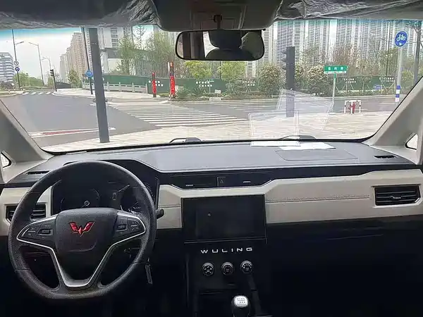 Wuling Journey 2022
