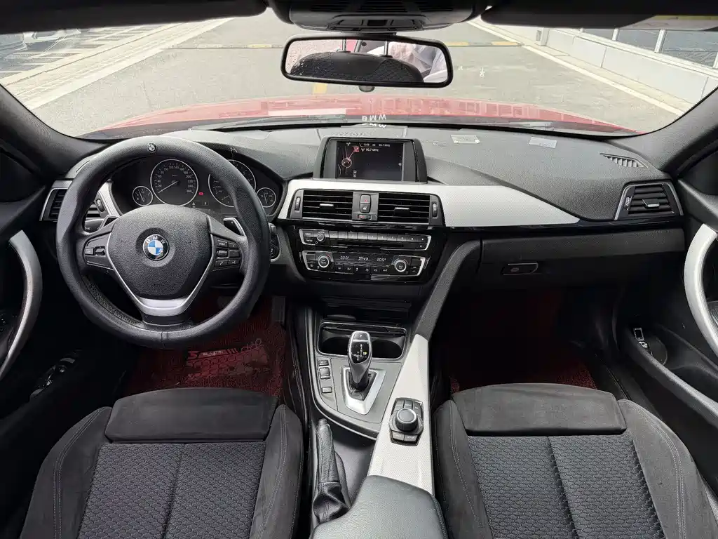 BMW 3 Series 2017 — фото 10