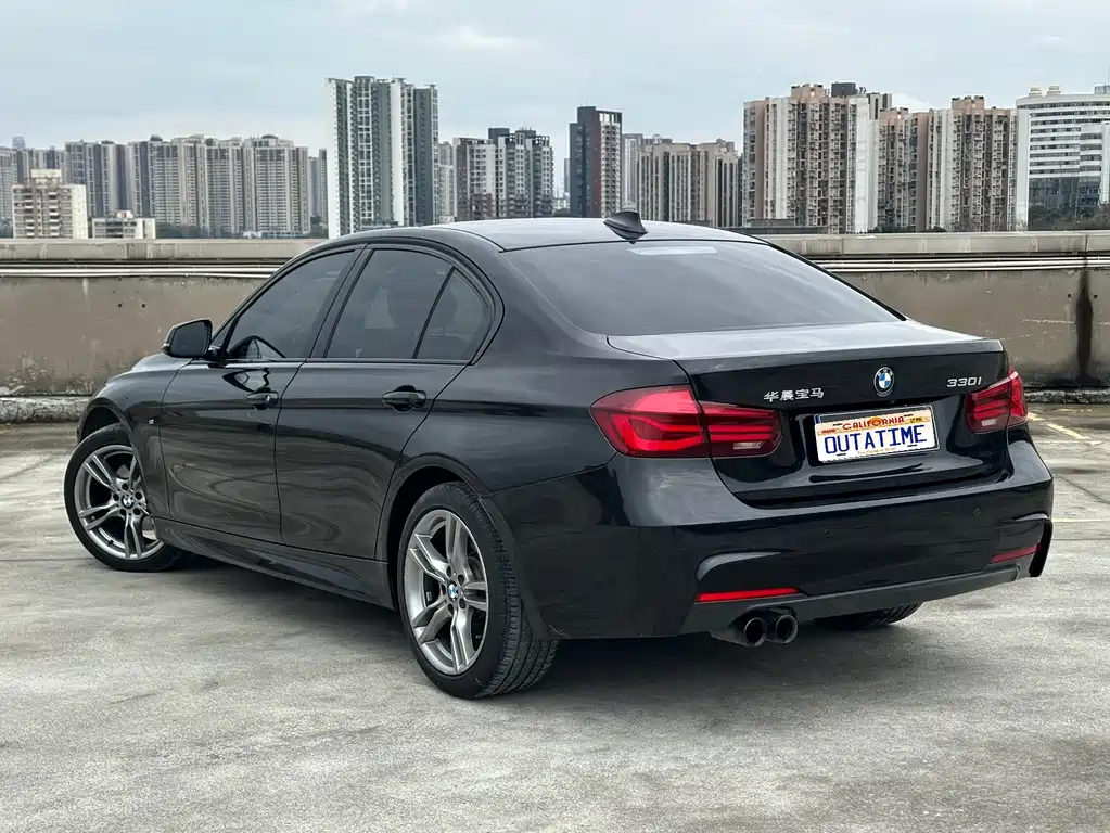 BMW 3 Series 2018 — фото 16