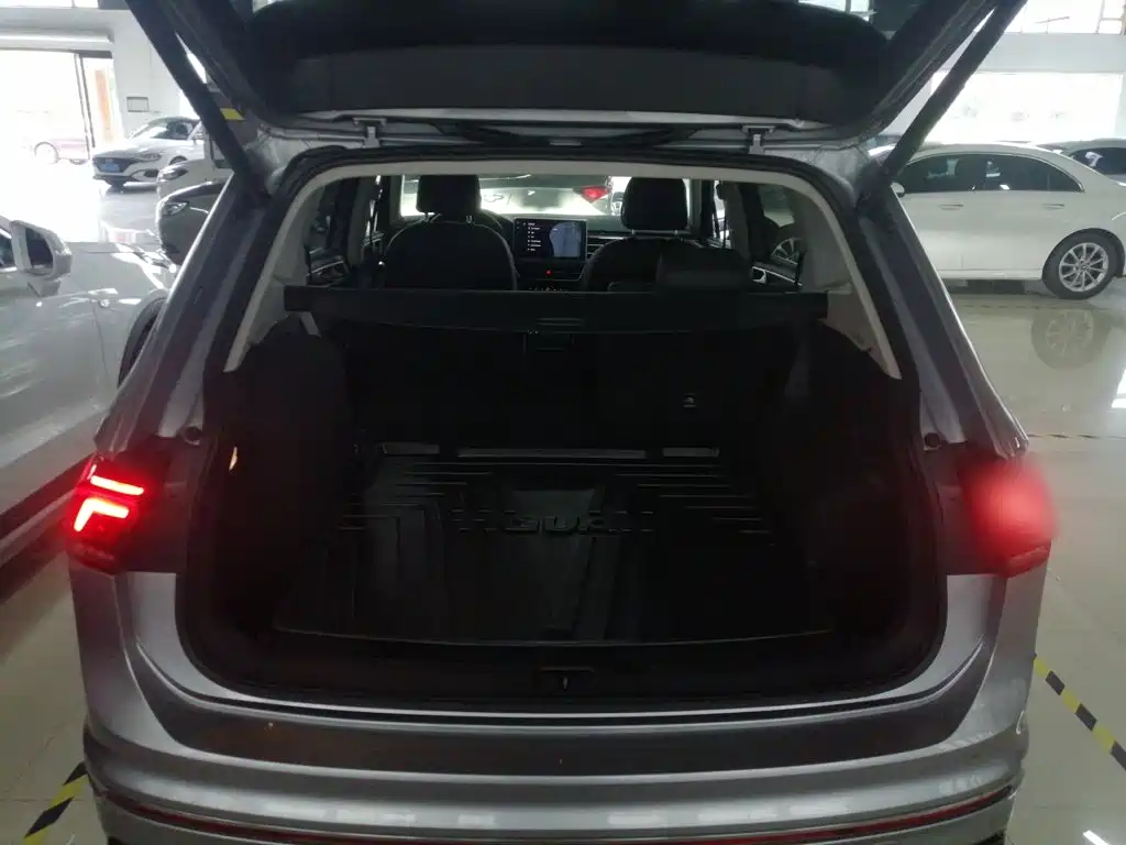 Volkswagen Tiguan L PHEV 2021 — фото 19
