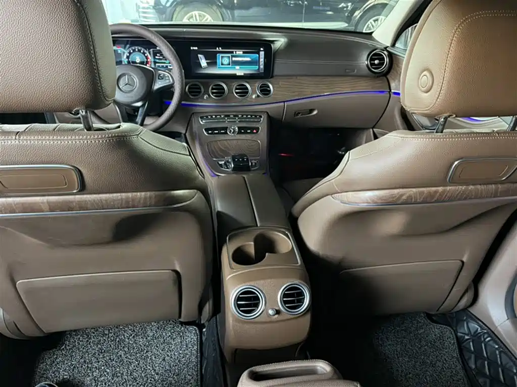Mercedes-Benz E-Class 2018 — фото 14
