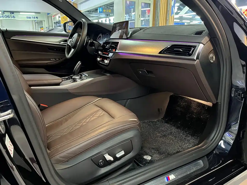 BMW 5 Series 2019 — фото 14