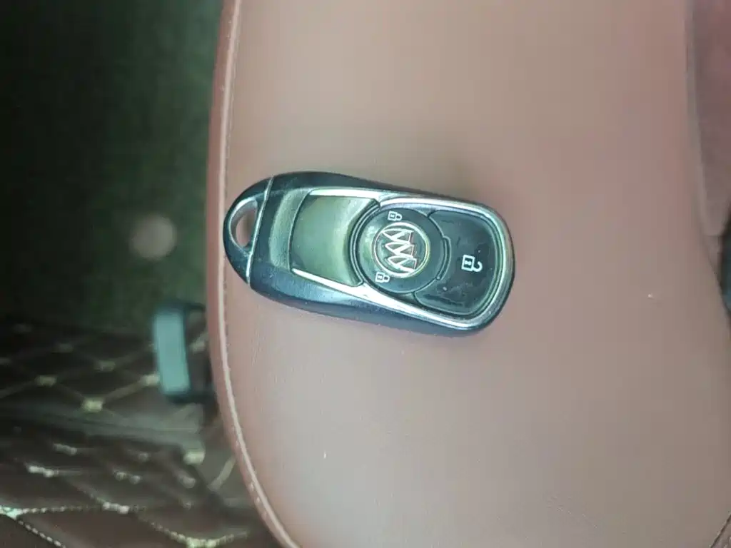 Buick Envision Plus 2016 — фото 9