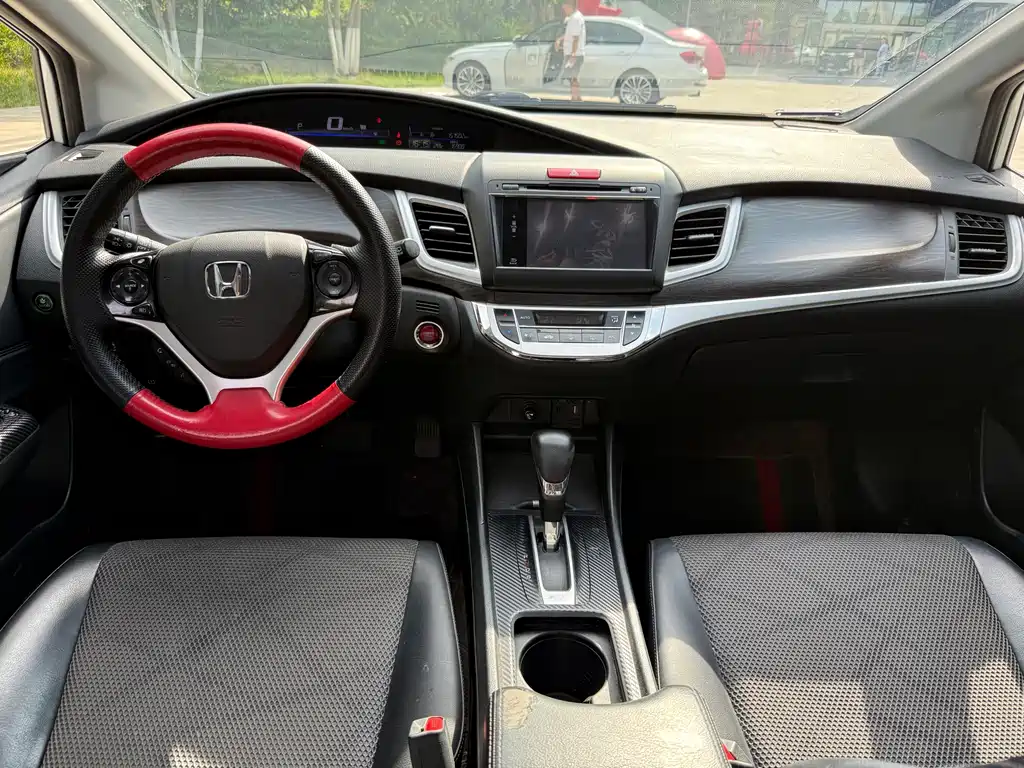 Honda Jade 2015 — фото 9