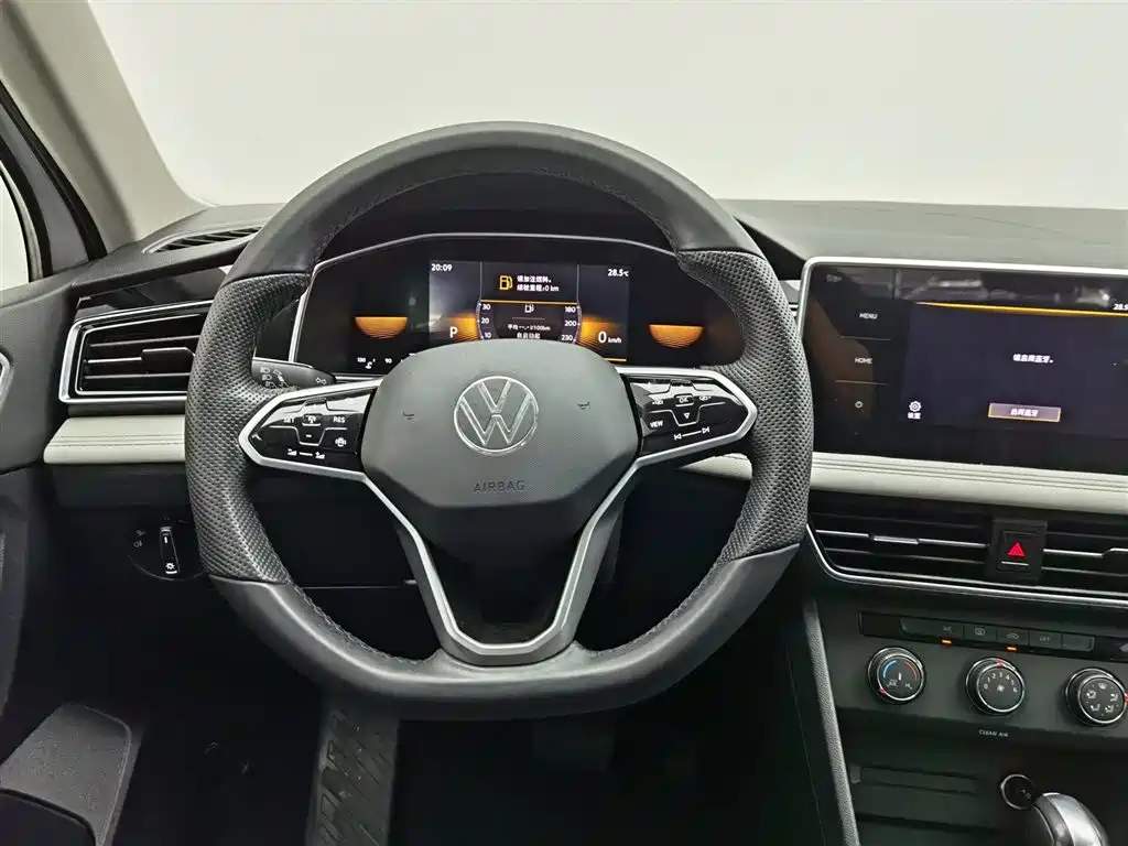 Volkswagen Tiguan L 2023 — фото 11