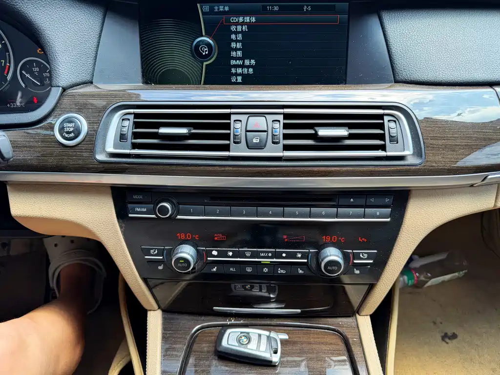 BMW 7 Series 2012 — фото 15