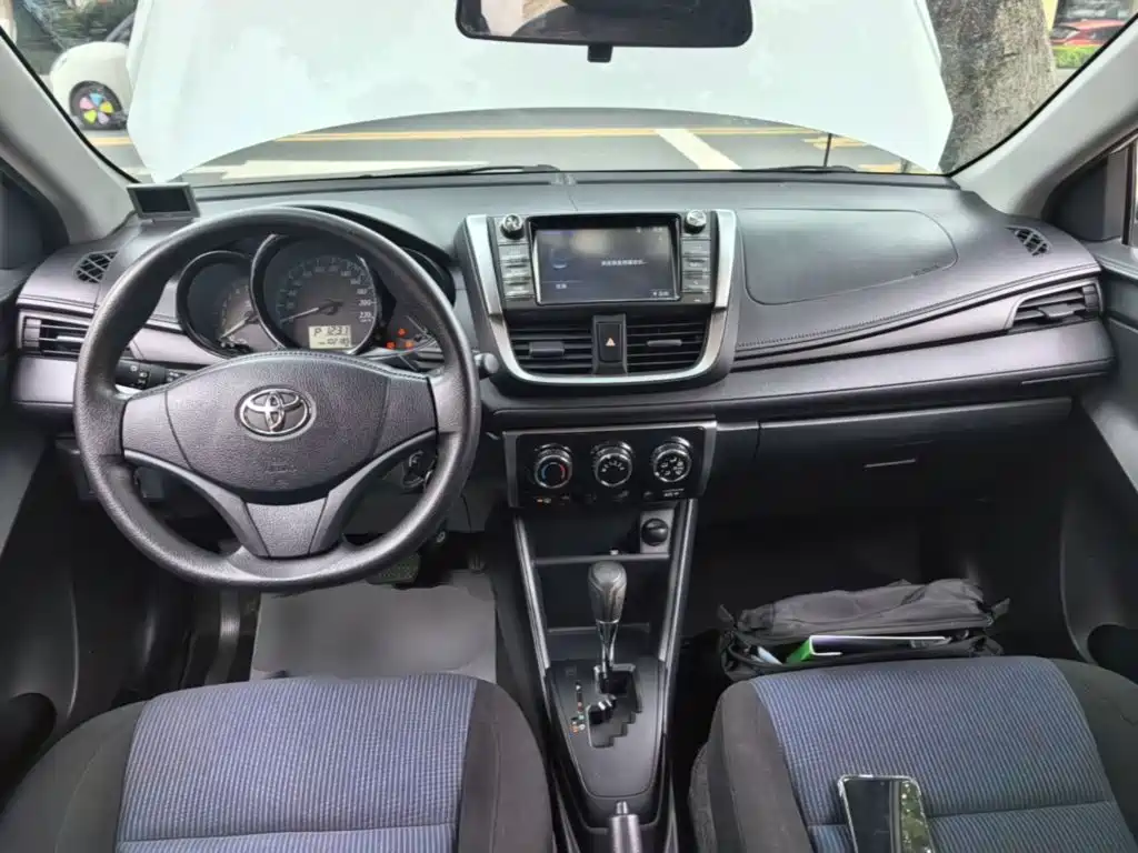 Toyota Yaris L 2019 — фото 10