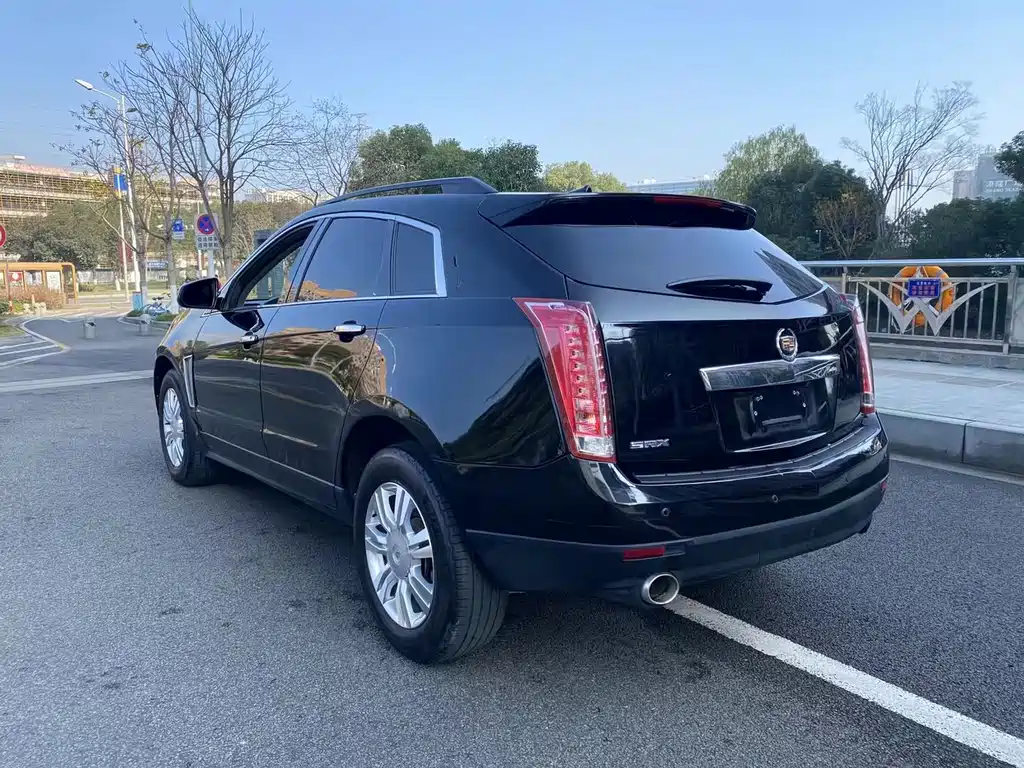 Cadillac SRX 2016 — фото 8