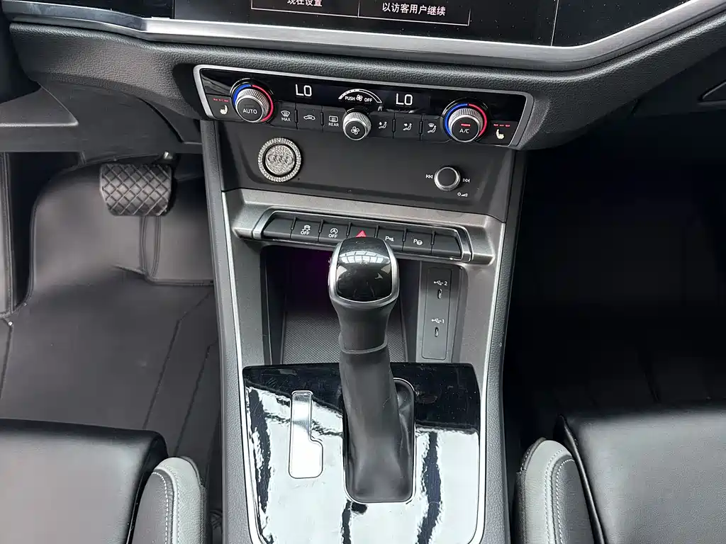 Audi Q3 2023 — фото 15
