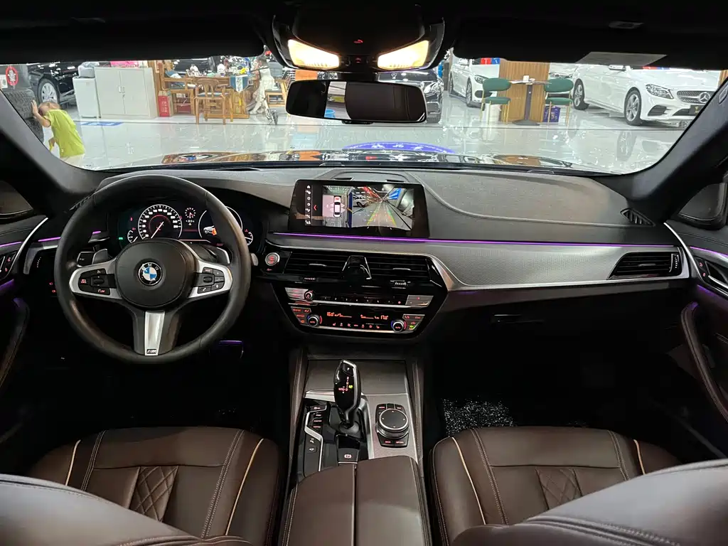 BMW 5 Series 2019 — фото 12