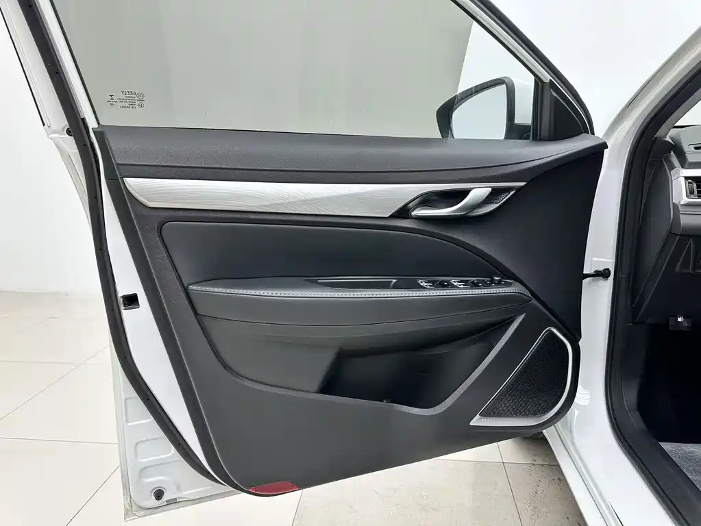 Geely Emgrand 2020 — фото 4