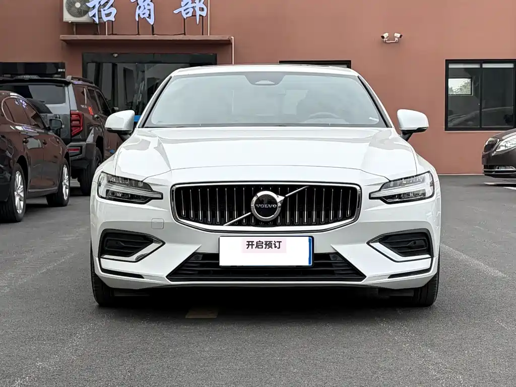 Volvo S60 2023