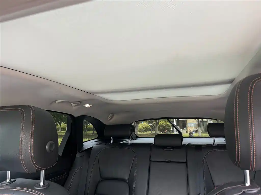 Jaguar F-PACE 2018 — фото 15
