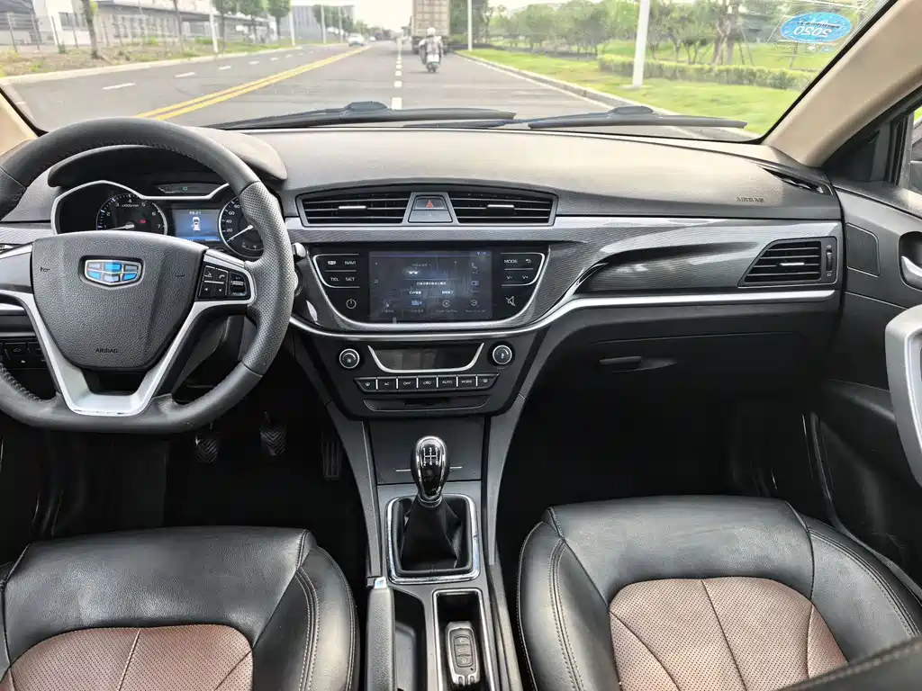 Geely Emgrand 2018 — фото 10