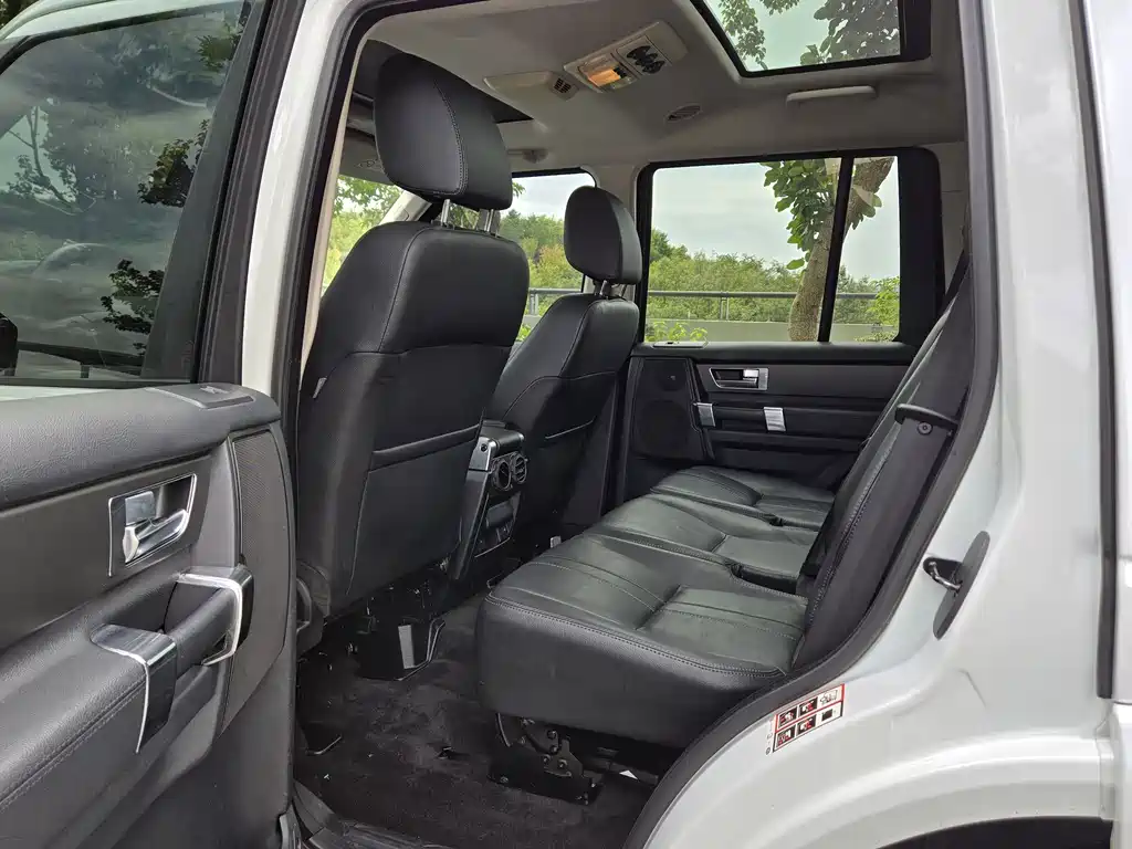 Land Rover Discovery 2014 — фото 14