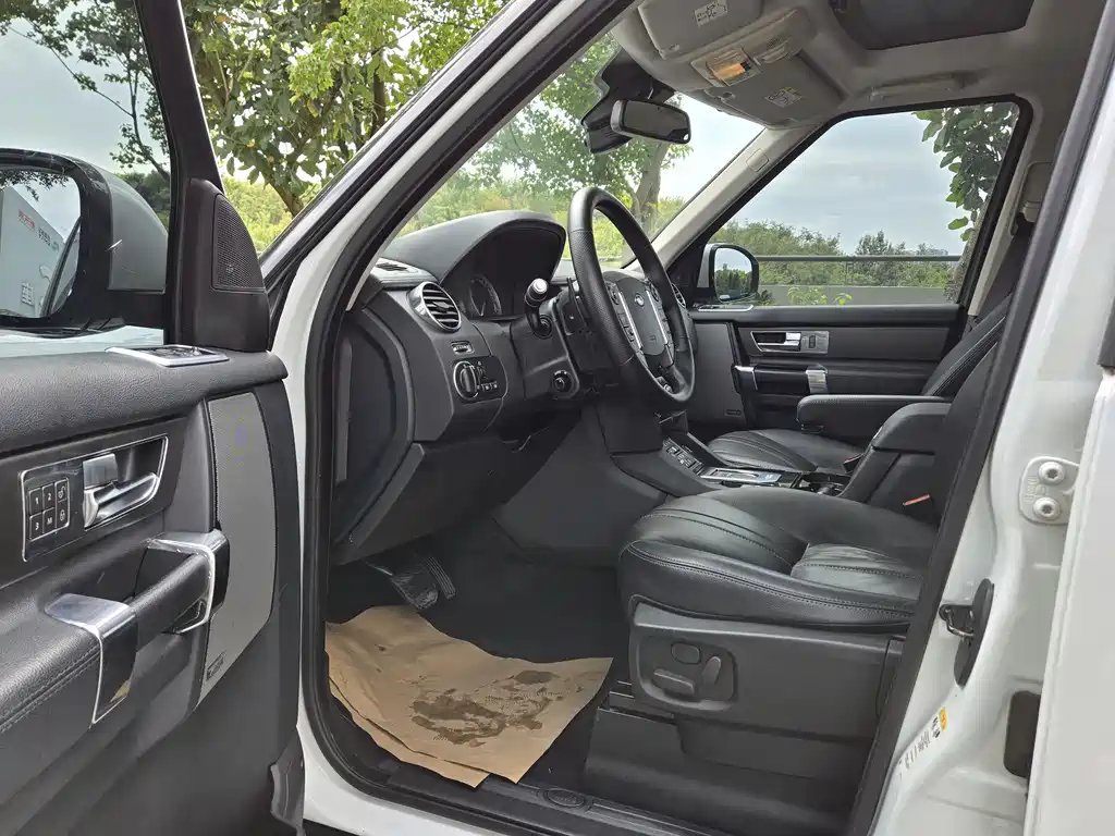 Land Rover Discovery 2014 — фото 15