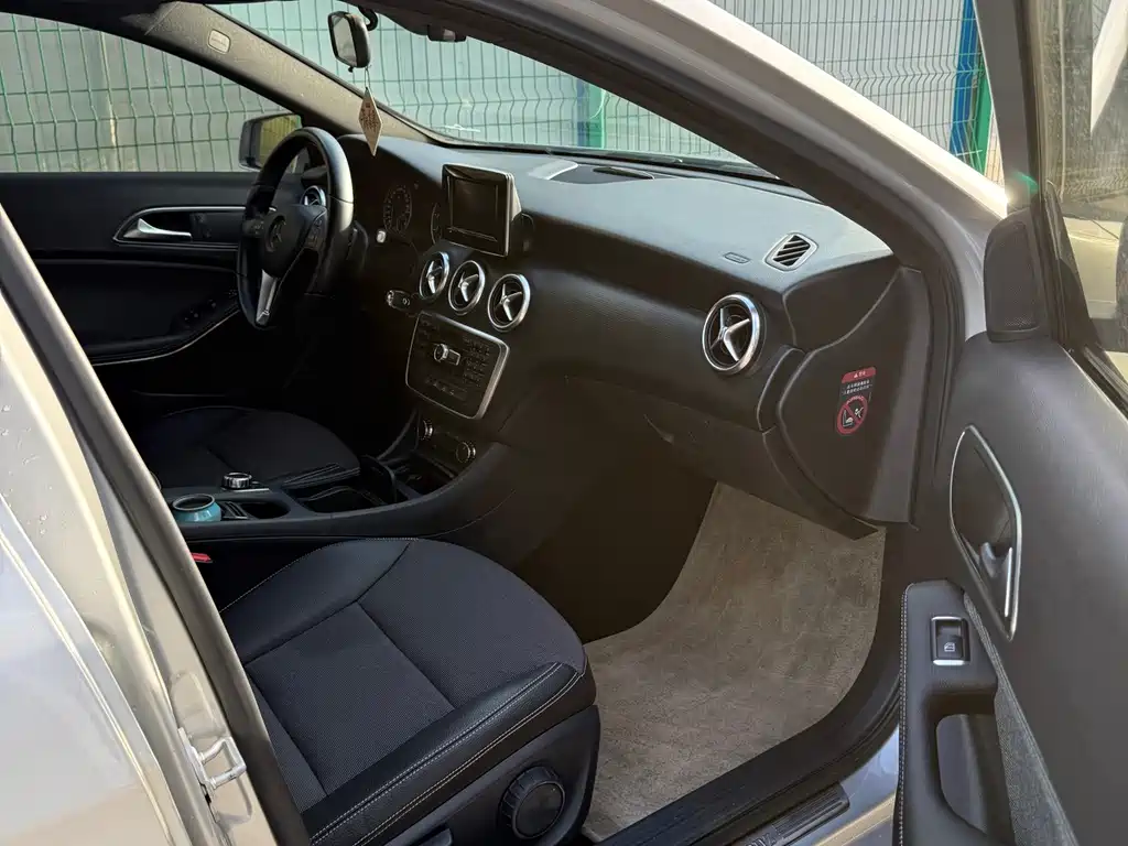 Mercedes-Benz A-Class 2015 — фото 12