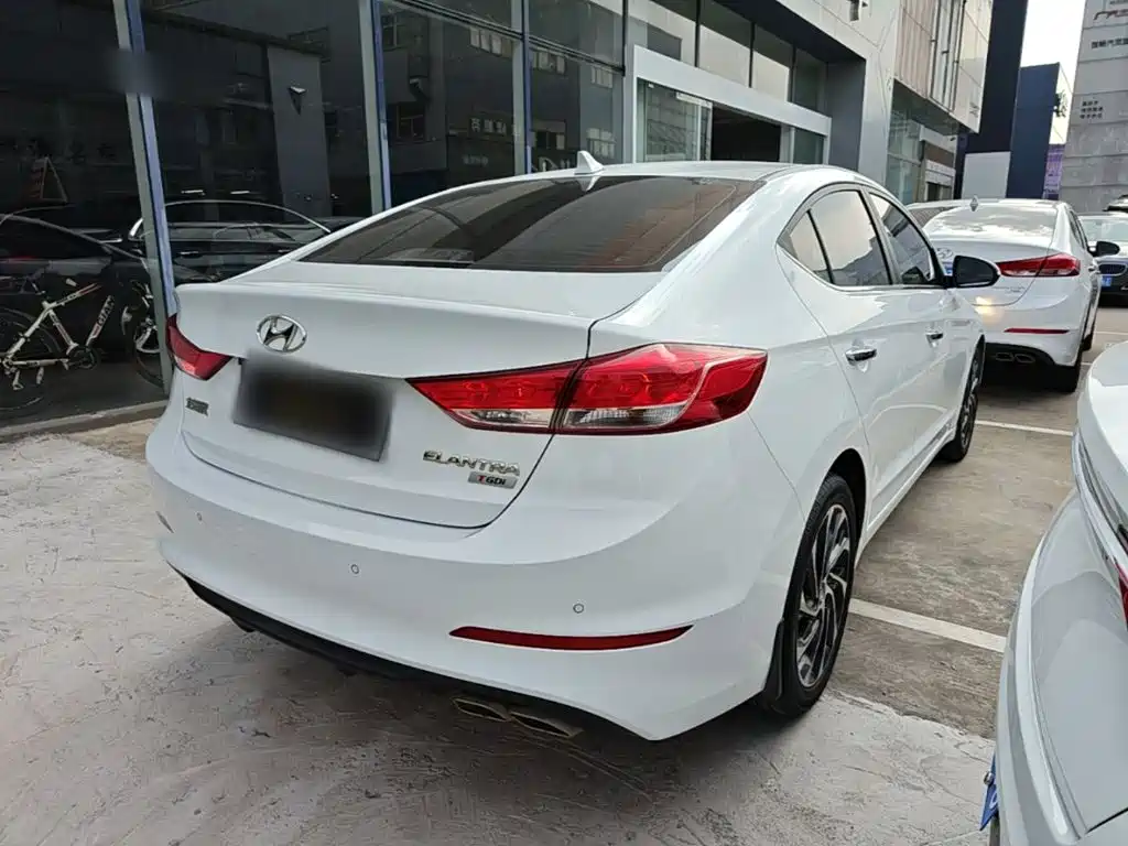 Hyundai Elantra 2020 — фото 7
