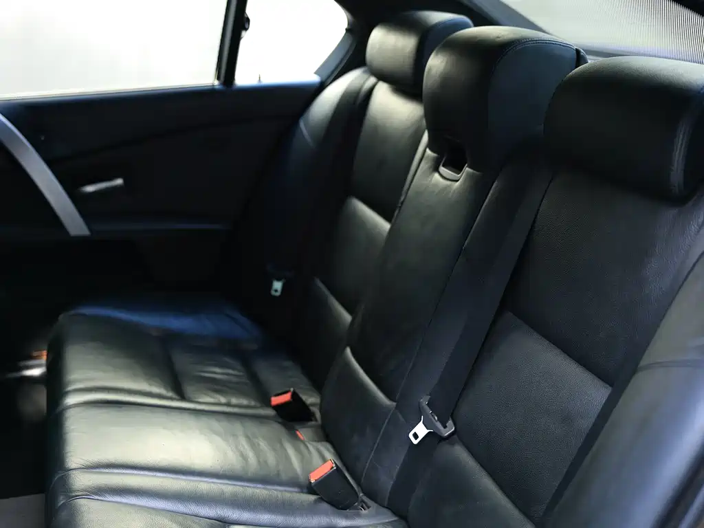 BMW M5 2005 — фото 17