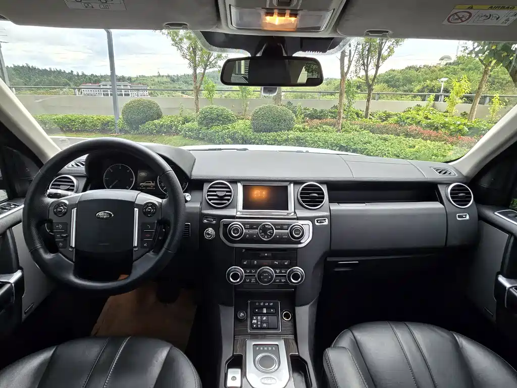 Land Rover Discovery 2014 — фото 11