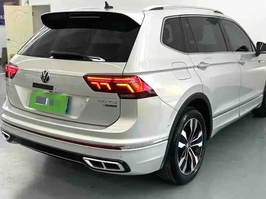 Volkswagen Tiguan L 2023 — фото 10