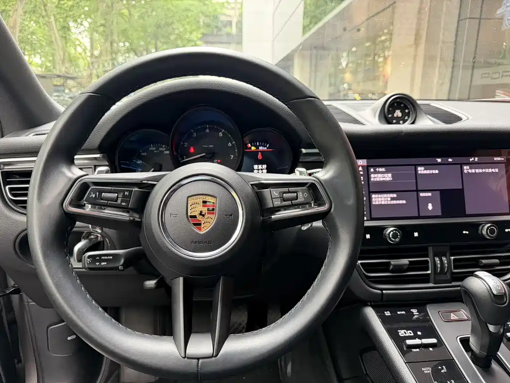 Porsche Macan 2023 — фото 9