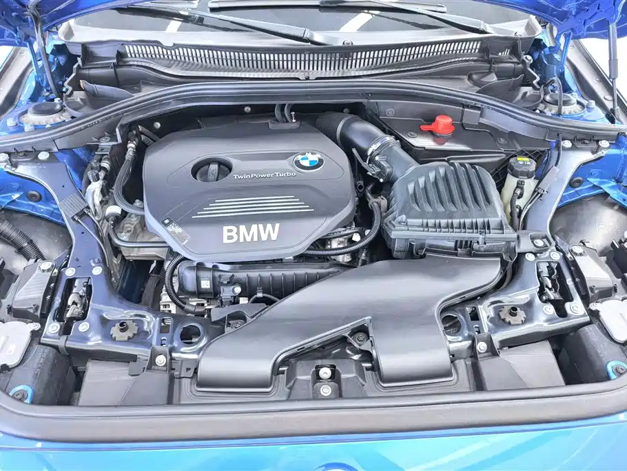 BMW 1 Series 2018 — фото 10