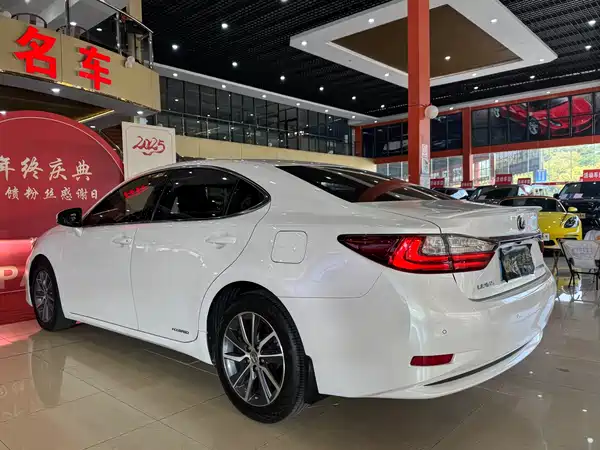 Lexus ES 2017