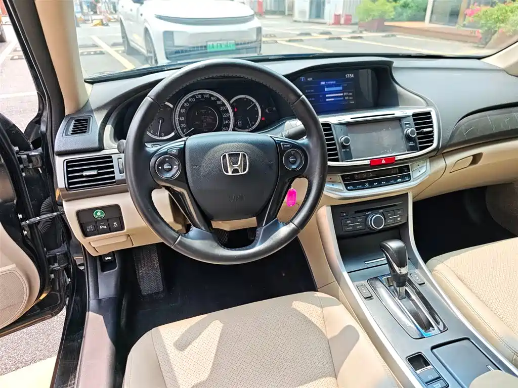 Honda Accord 2013 — фото 12