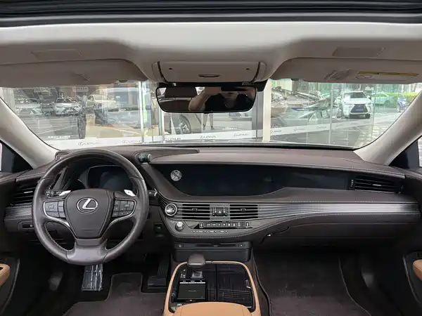 Lexus LS 2018