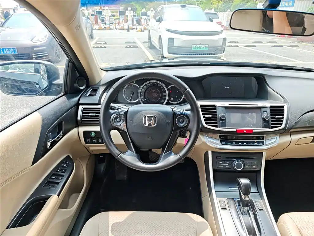 Honda Accord 2013 — фото 18
