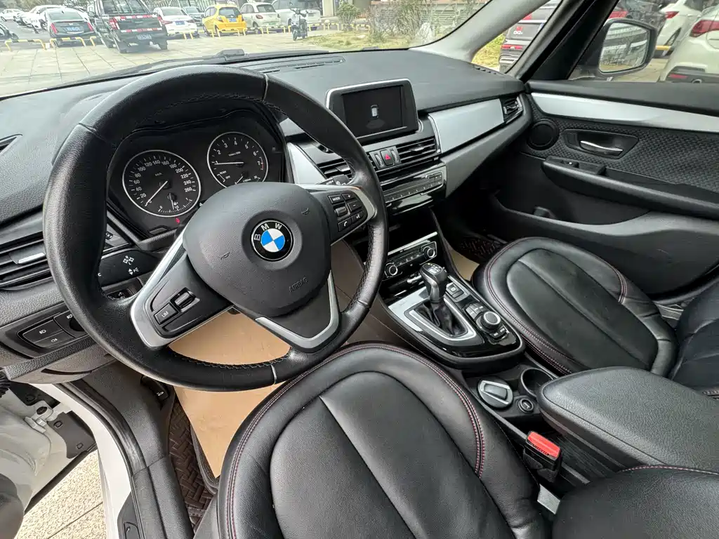 BMW 2 Series Active Tourer 2018 — фото 10