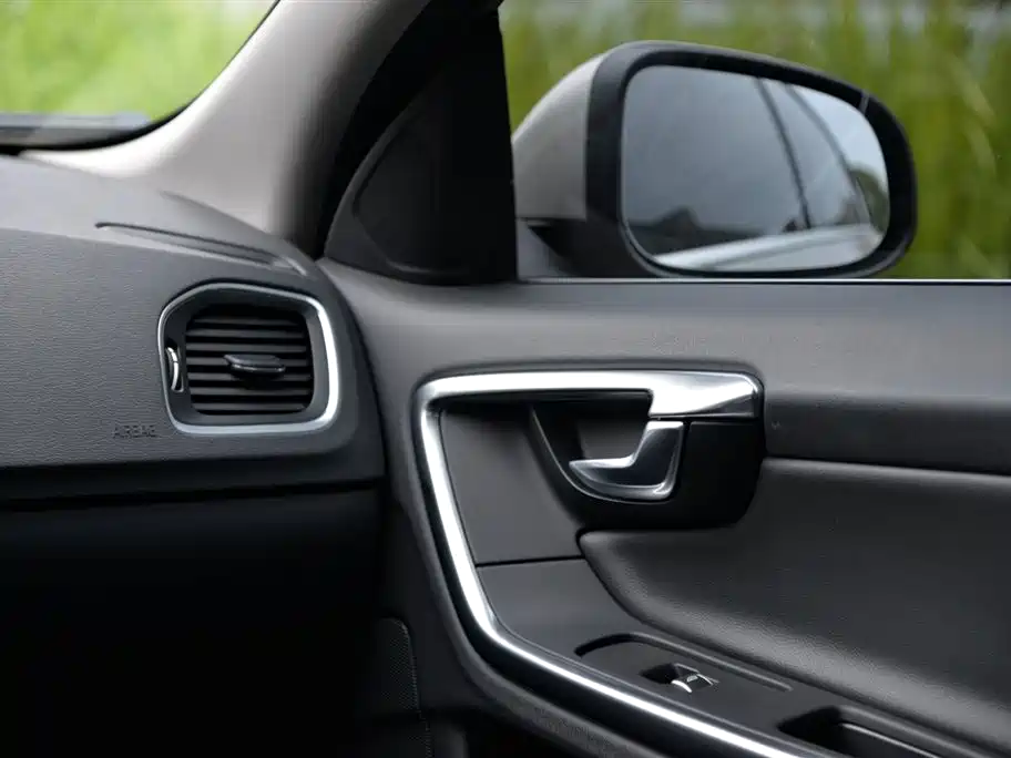 Volvo S60 2016 — фото 13