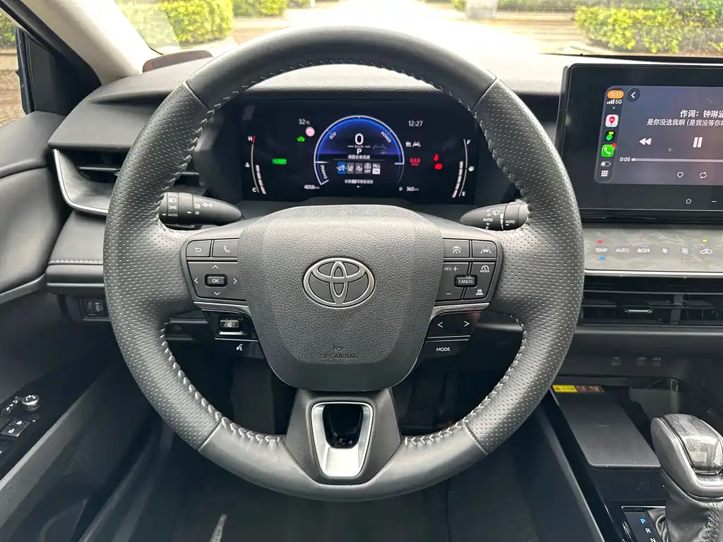 Toyota Camry 2024 — фото 25