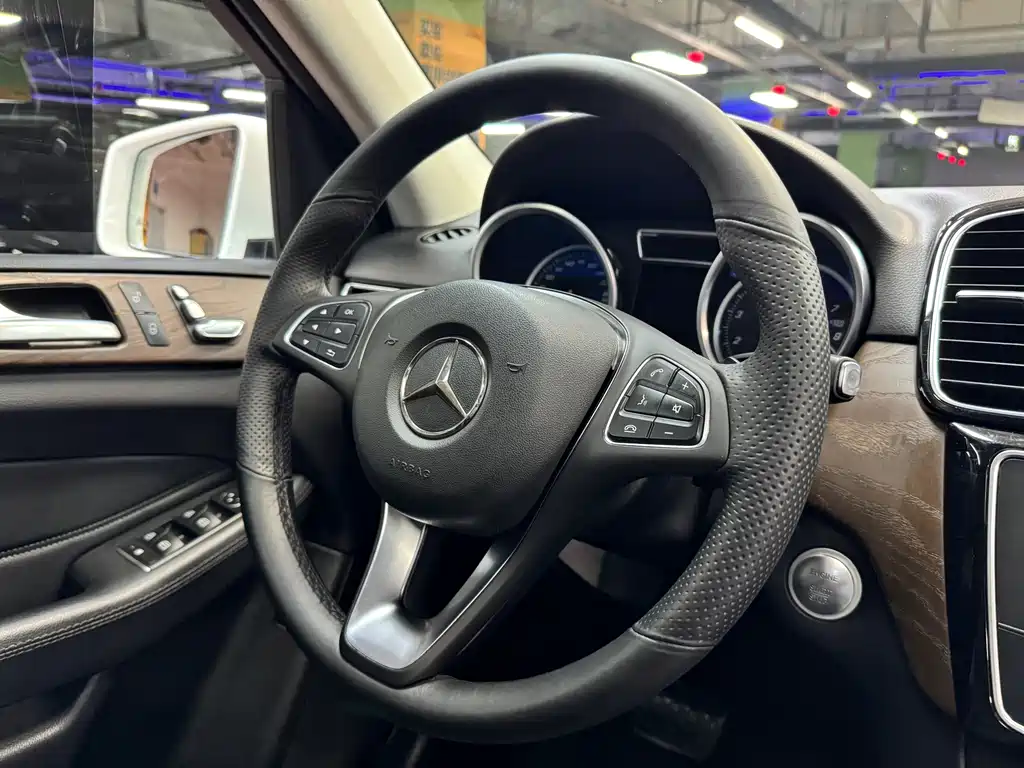 Mercedes-Benz GLE 2017 — фото 18