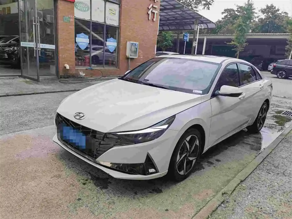 Hyundai Elantra 2023 — фото 1
