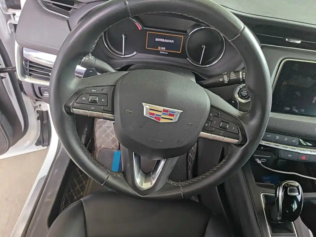 Cadillac XT4 2023 — фото 11