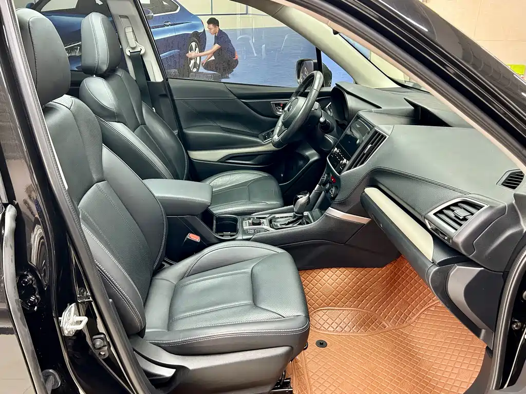 Subaru Forester 2023 — фото 10