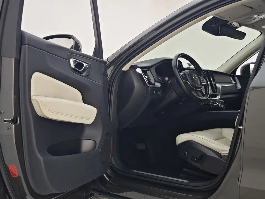 Volvo XC60 2018 — фото 13