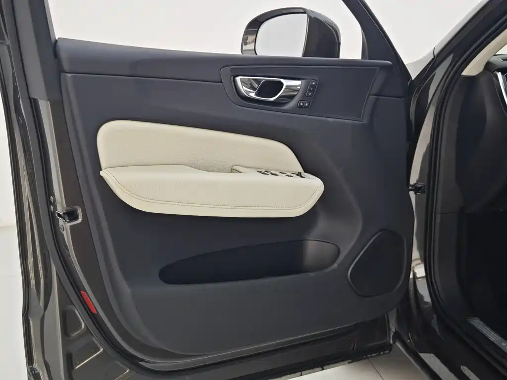 Volvo XC60 2018 — фото 14