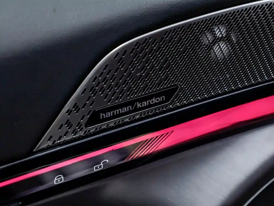 BMW 5 Series 2025 — фото 13