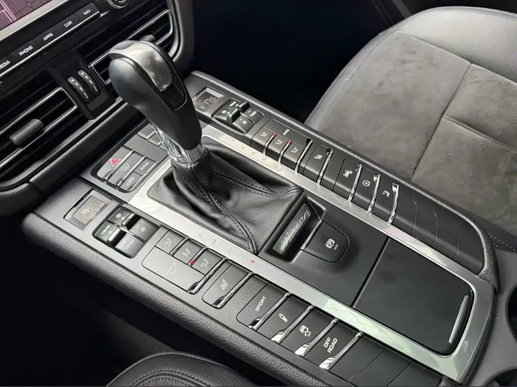 Porsche Macan 2020 — фото 9