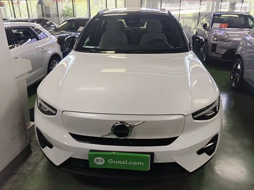 Volvo XC40 New Energy 2023 — фото 3