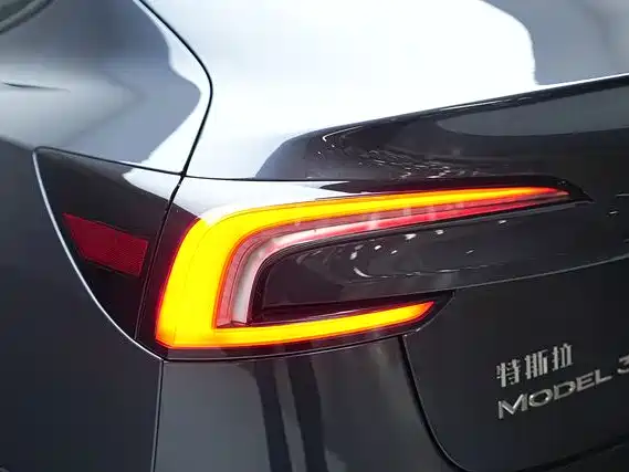 Tesla Model 3 2025 — фото 9